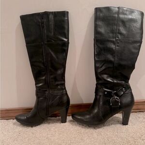 Size 7M Life Stride Black heeled boots